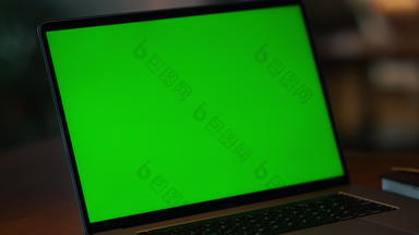 绿色屏幕移动PC电脑特写镜头特写镜头模型显示电脑